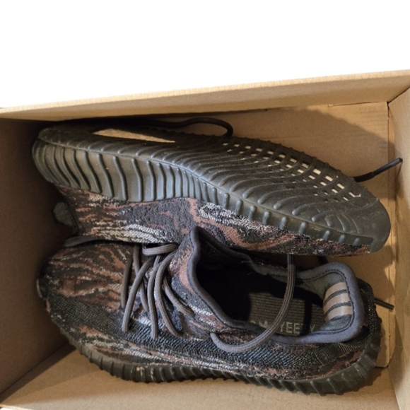 Yeezy Boost 350 V2 Sneakers